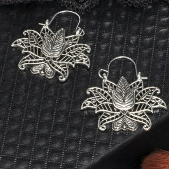 Boutique Jewelry - Mandala Flower Earrings